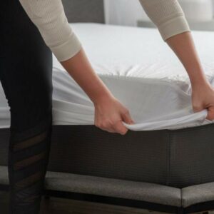 Sleepy's Queen Basic Smooth Mattress Protector